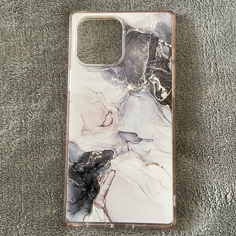 ✨iPhone 13 Pro Max Case✨️